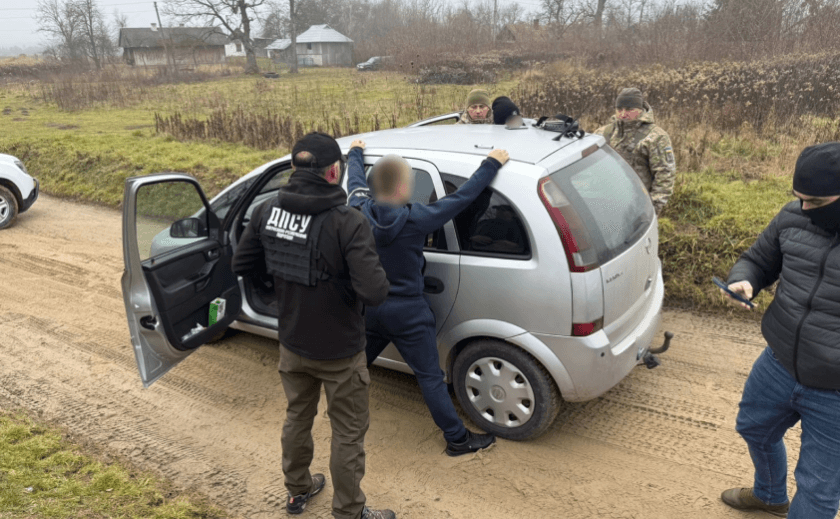 Схема зірвана: 20-річний львів'янин створив канал для нелегального переправлення чоловіків через кордон.