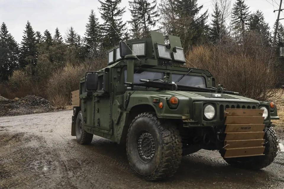 США передадут Украине 2000 внедорожников Humvee.