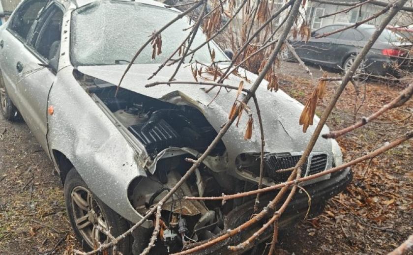 У Синельниківському районі слідчі повідомили про підозру 21-річному чоловіку, який викрав автомобіль з автосервісу.